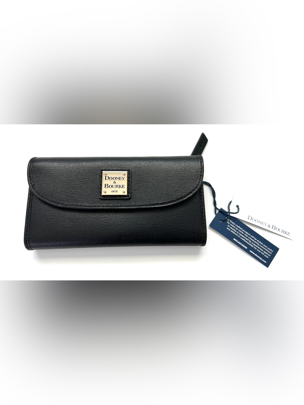 NWT Dooney & Bourke womens
Continental Clutch Pebble Grain
Leather Wallet BLACK